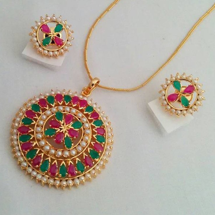 Ruby and emerald pendant outlet