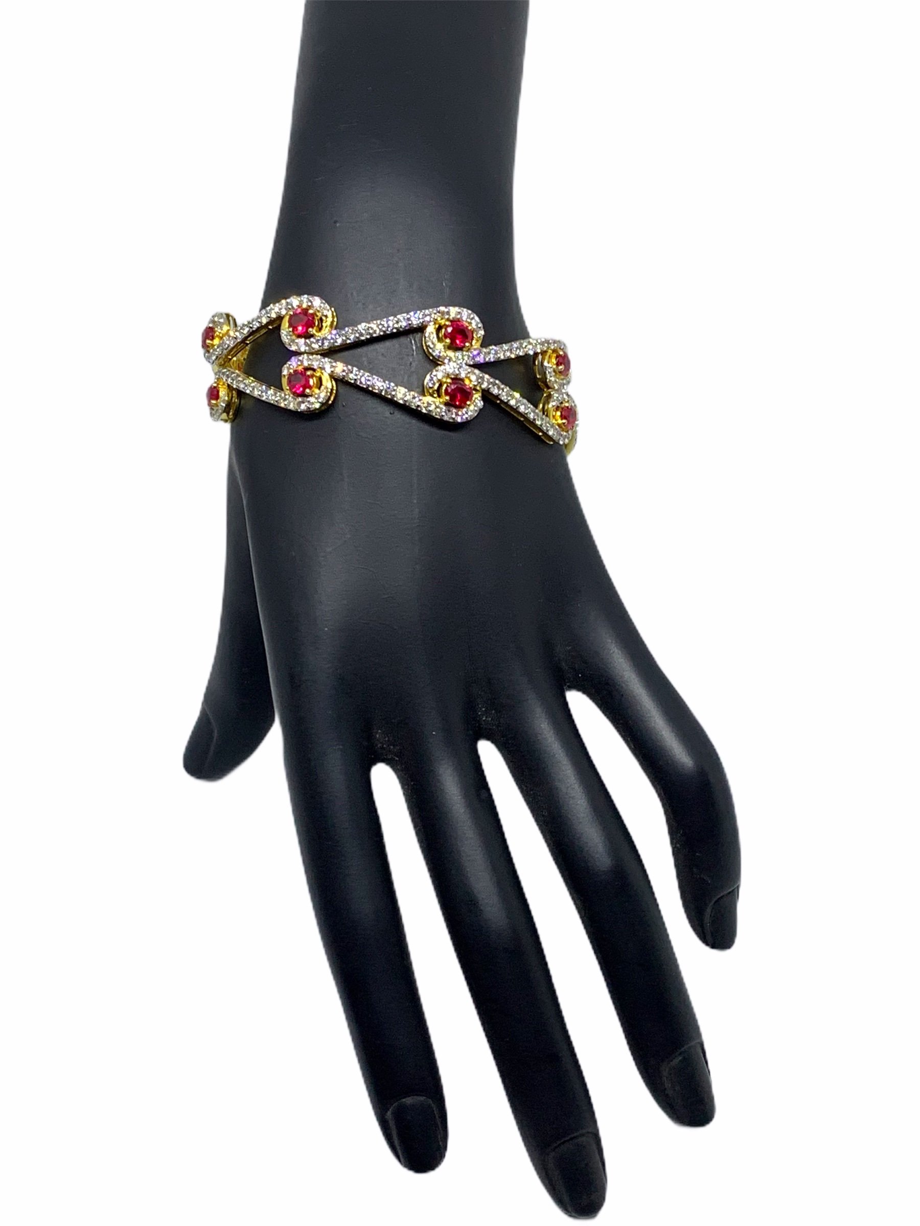 14k Yellow Gold Amisha Diamond Ruby Bangle at 95654.00 INR in New Delhi |  Dishi Designer Jewellery