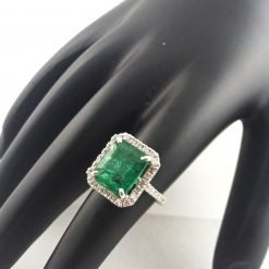 4.25 Carats Emerald And Diamond Ring For Women