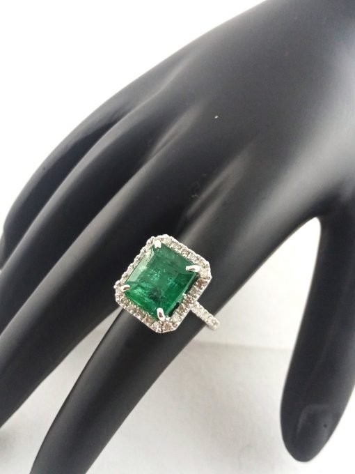 4.25 Carats Emerald And Diamond Ring For Women