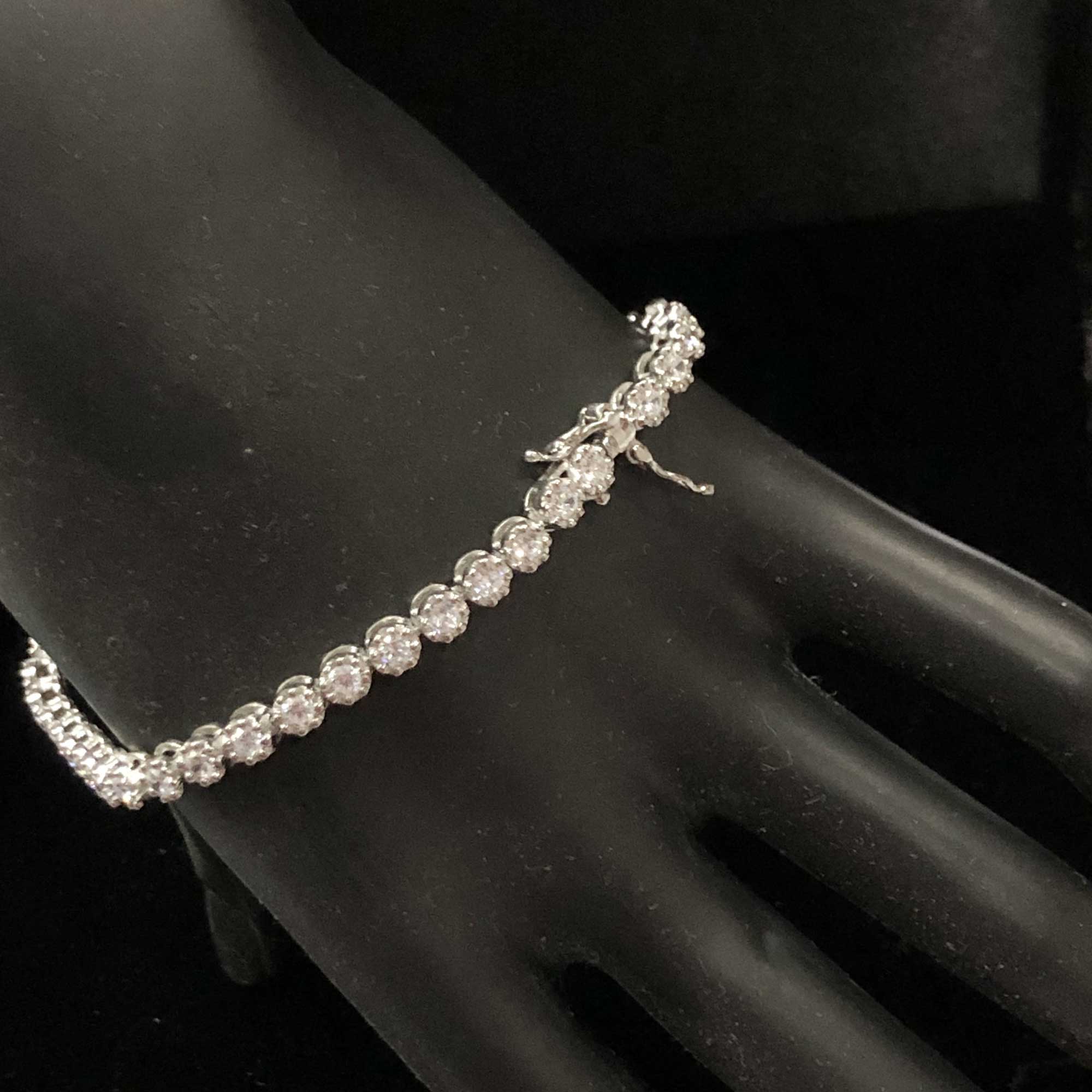 White Topaz Bracelet ( वाइट टोपाज ब्रेसलेट ) 33.25 Ratti (White Topaz) in  Silver With Lab Report – Kudwal Gems Lab